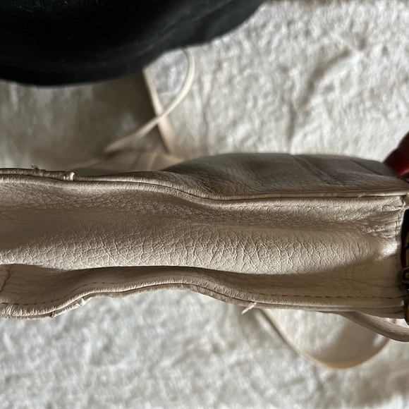 Woman’s cream crossbody bag made by the Sak - Picture 9 of 9